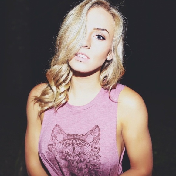 Meet your Posher, Alexandra - Picture 2 of 3